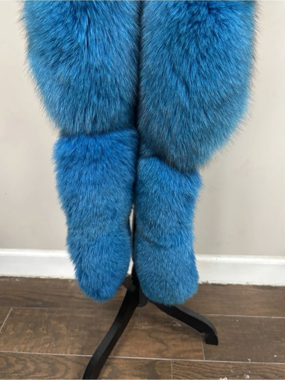 SAGA furs Blue Fur Scarf NWOT - Gem